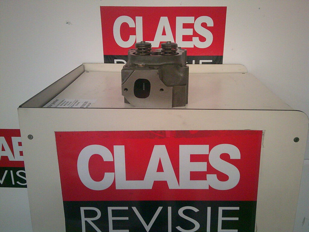 Nieuwe cilinderkop Mercedes 4270101020. Cilinderkop geschikt voor Mercedes OM444-OM449. Met kleppen en veren.