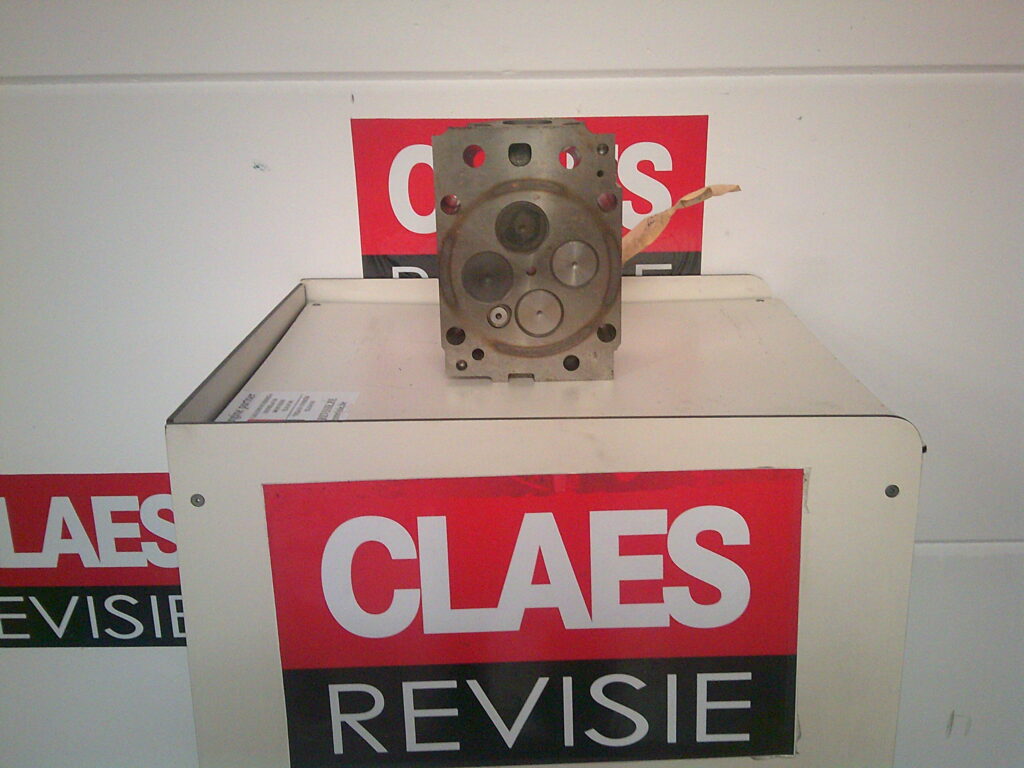 Nieuwe cilinderkop Mercedes 5410106420. Cilinderkop geschikt voor Mercedes OM501. Met kleppen en veren.