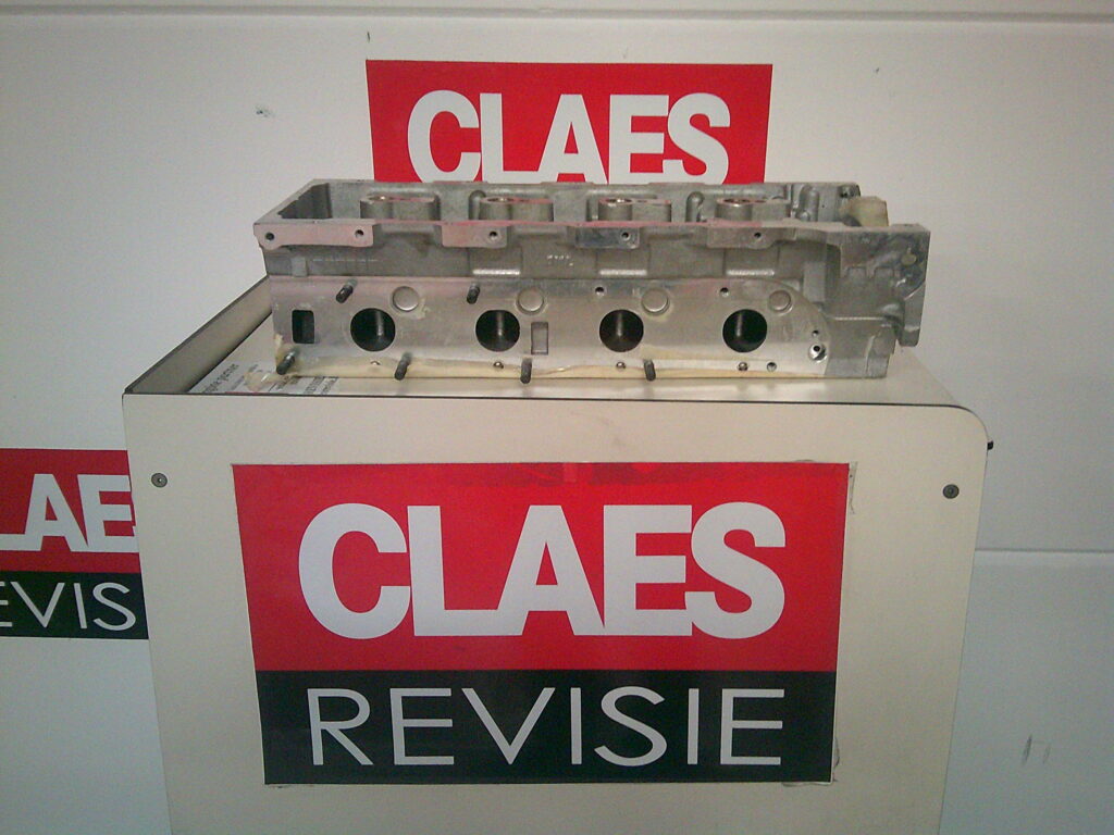 Gereviseerde cilinderkop Mercedes OM646. Cilinderkop 4-cilinder voor Mercedes sprinter en Vito. Met kleppen en veren.
