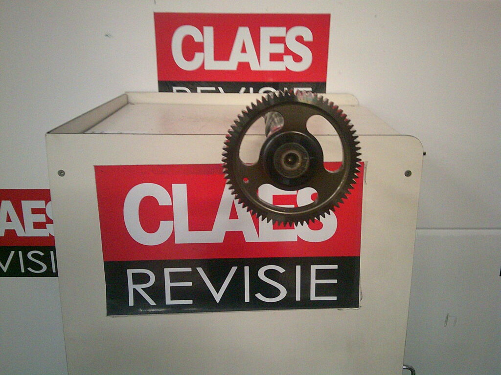 Nieuwe nokkenas Mercedes A9360501001. Complete nokkenas met tandwiel voor Mercedes OM936.